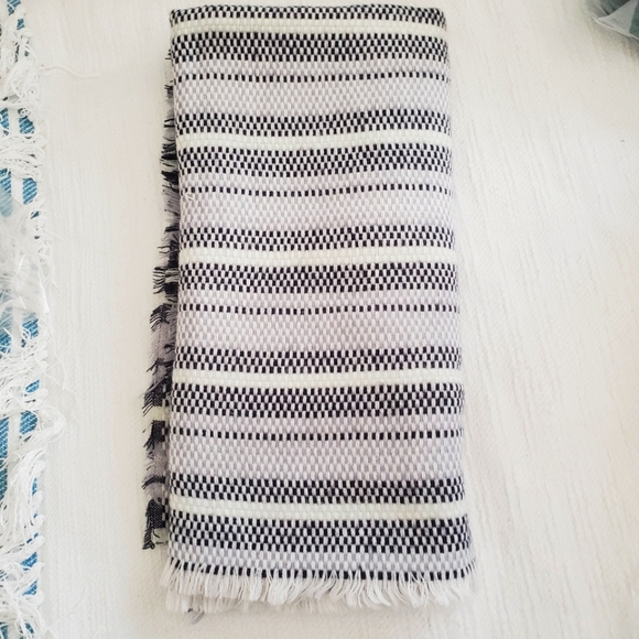 Ruyi Wrap - Picture 2 of 9